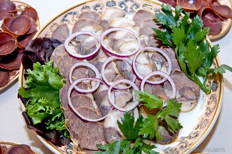 2014. gada rudenī Rīgā tika atvērts jauns uzbeku nacionālās virtuves restorāns Uzbegims, kur ēdienus gatavo tikai uzbeku pavāri, izmantojot tradicionā 2014. gada rudenī Rīgā tika atvērts jauns uzbeku nacionālās virtuves restorāns Uzbegims, kur ēdienus gatavo tikai uzbeku pavāri, izmantojot tradicionā 135615