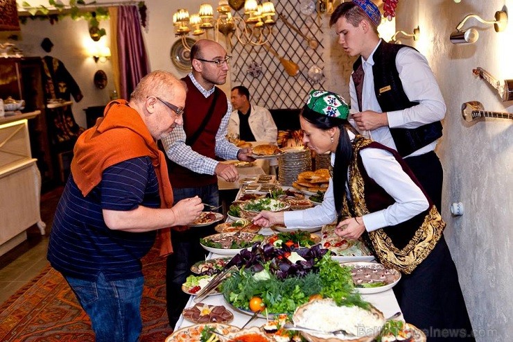 2014. gada rudenī Rīgā tika atvērts jauns uzbeku nacionālās virtuves restorāns Uzbegims, kur ēdienus gatavo tikai uzbeku pavāri, izmantojot tradicionā 2014. gada rudenī Rīgā tika atvērts jauns uzbeku nacionālās virtuves restorāns Uzbegims, kur ēdienus gatavo tikai uzbeku pavāri, izmantojot tradicionā 135621