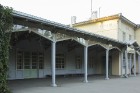 Vecāķu stacija tika būvēta kā klasicisma stila industriālās apbūves paraugs 10