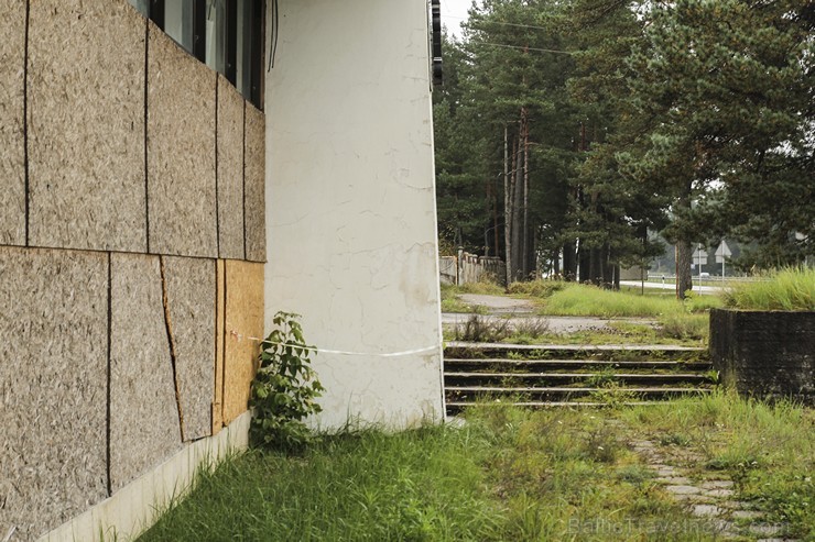 Savulaik tik populārā restorāna Sēnīte ēkas Vidzemes šosejā pie pagrieziena uz Murjāņiem pamazām pārvēršas par graustiem Savulaik tik populārā restorāna Sēnīte ēkas Vidzemes šosejā pie pagrieziena uz Murjāņiem pamazām pārvēršas par graustiem 137036