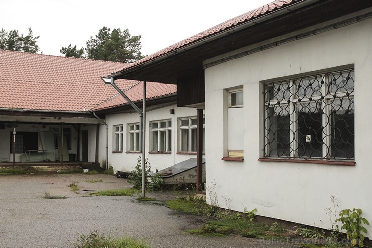 Savulaik tik populārā restorāna Sēnīte ēkas Vidzemes šosejā pie pagrieziena uz Murjāņiem pamazām pārvēršas par graustiem Savulaik tik populārā restorāna Sēnīte ēkas Vidzemes šosejā pie pagrieziena uz Murjāņiem pamazām pārvēršas par graustiem 137040