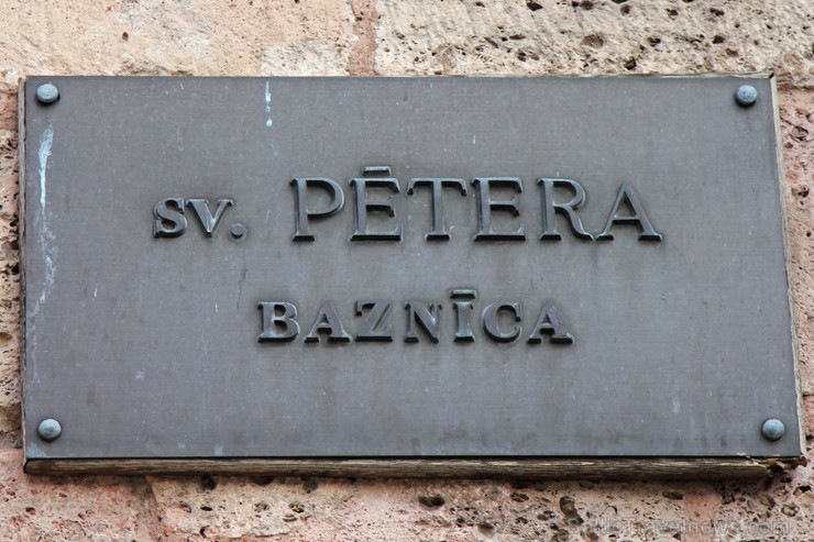 Rīgas Svētā Pētera baznīca ir viena no vecākajām un vērtīgākajām viduslaiku arhitektūras celtnēm Baltijā. Tā atrodas Rīgas vēsturiskajā centrā, kas 19 Rīgas Svētā Pētera baznīca ir viena no vecākajām un vērtīgākajām viduslaiku arhitektūras celtnēm Baltijā. Tā atrodas Rīgas vēsturiskajā centrā, kas 19 137213