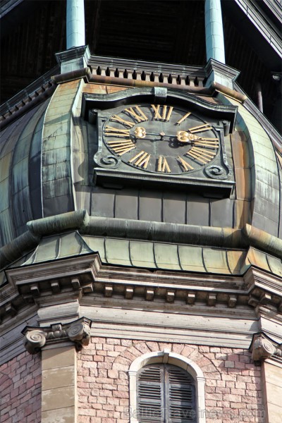 Rīgas Svētā Pētera baznīca ir viena no vecākajām un vērtīgākajām viduslaiku arhitektūras celtnēm Baltijā. Tā atrodas Rīgas vēsturiskajā centrā, kas 19 137219