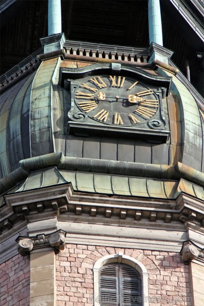 Rīgas Svētā Pētera baznīca ir viena no vecākajām un vērtīgākajām viduslaiku arhitektūras celtnēm Baltijā. Tā atrodas Rīgas vēsturiskajā centrā, kas 19 Rīgas Svētā Pētera baznīca ir viena no vecākajām un vērtīgākajām viduslaiku arhitektūras celtnēm Baltijā. Tā atrodas Rīgas vēsturiskajā centrā, kas 19 137219