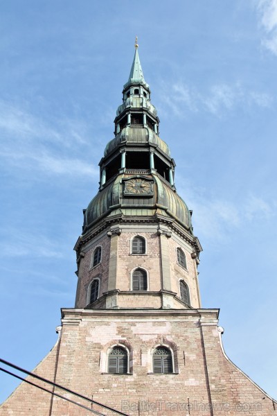 Rīgas Svētā Pētera baznīca ir viena no vecākajām un vērtīgākajām viduslaiku arhitektūras celtnēm Baltijā. Tā atrodas Rīgas vēsturiskajā centrā, kas 19 Rīgas Svētā Pētera baznīca ir viena no vecākajām un vērtīgākajām viduslaiku arhitektūras celtnēm Baltijā. Tā atrodas Rīgas vēsturiskajā centrā, kas 19 137220