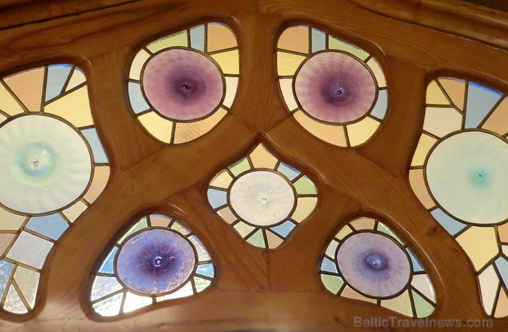 Izjūti arhitekta Antorio Gaudi veidotās Casa Battló mājas neordināru atmosfēru. Vairāk informācijas: www.catalunya.com 144606