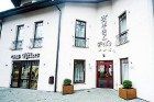 Pašā Siguldas centrā jau 10 gadus darbojas trīszvaigžņu Hotel PILS , kuras durvis vienmēr ir laipni atvērtas visiem atpūtniekiem vai darījumu cilvēkie 7