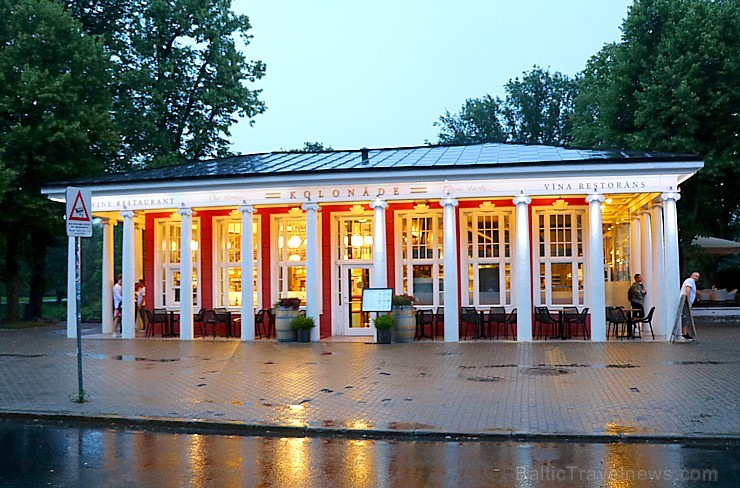 Travelnews.lv izbauda parka restorāna «Kolonāde» vakariņas Rīgas centrā 261750