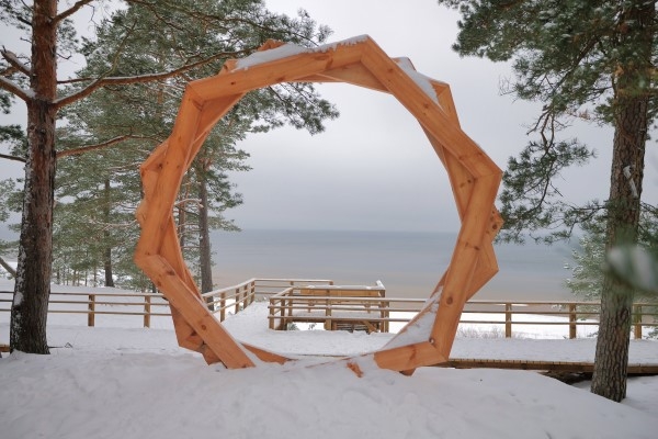 A new section of walking trail and an environmental object have been created in Saulkrasti