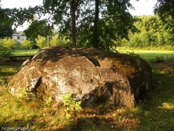 Jaunaglonas-Kamenecas-Lielais-akmens 