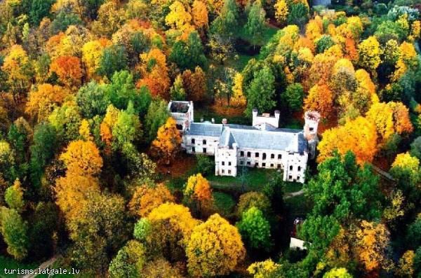 Preilu-pils-ar-parka-kompleksu 