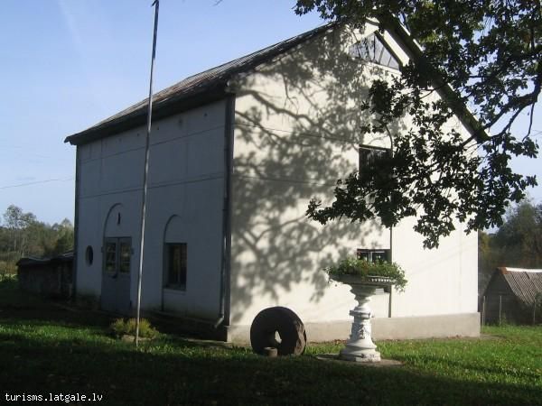 Eglaines-pagasta-vestures-centrs-Veca-Stendera-muzejs 