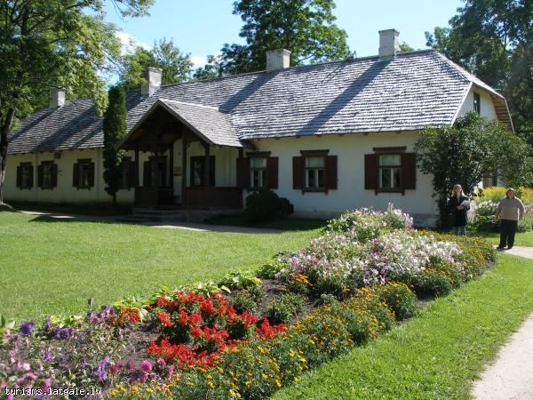 Raina-muzejs-Jasmuiza 