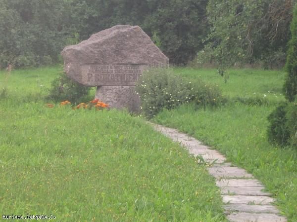 Pieminas-akmens-selekcionaram-Paulam-Sukatniekam 