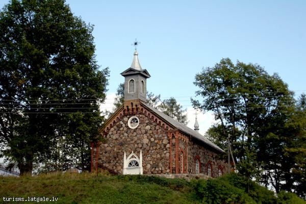 Sarkanu-Jaunavas-Marijas-bezvainigas-Romas-katolu-baznica 