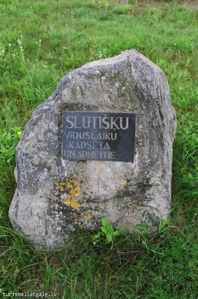 Slutisku-viduslaiku-kapseta-un-apmetne 